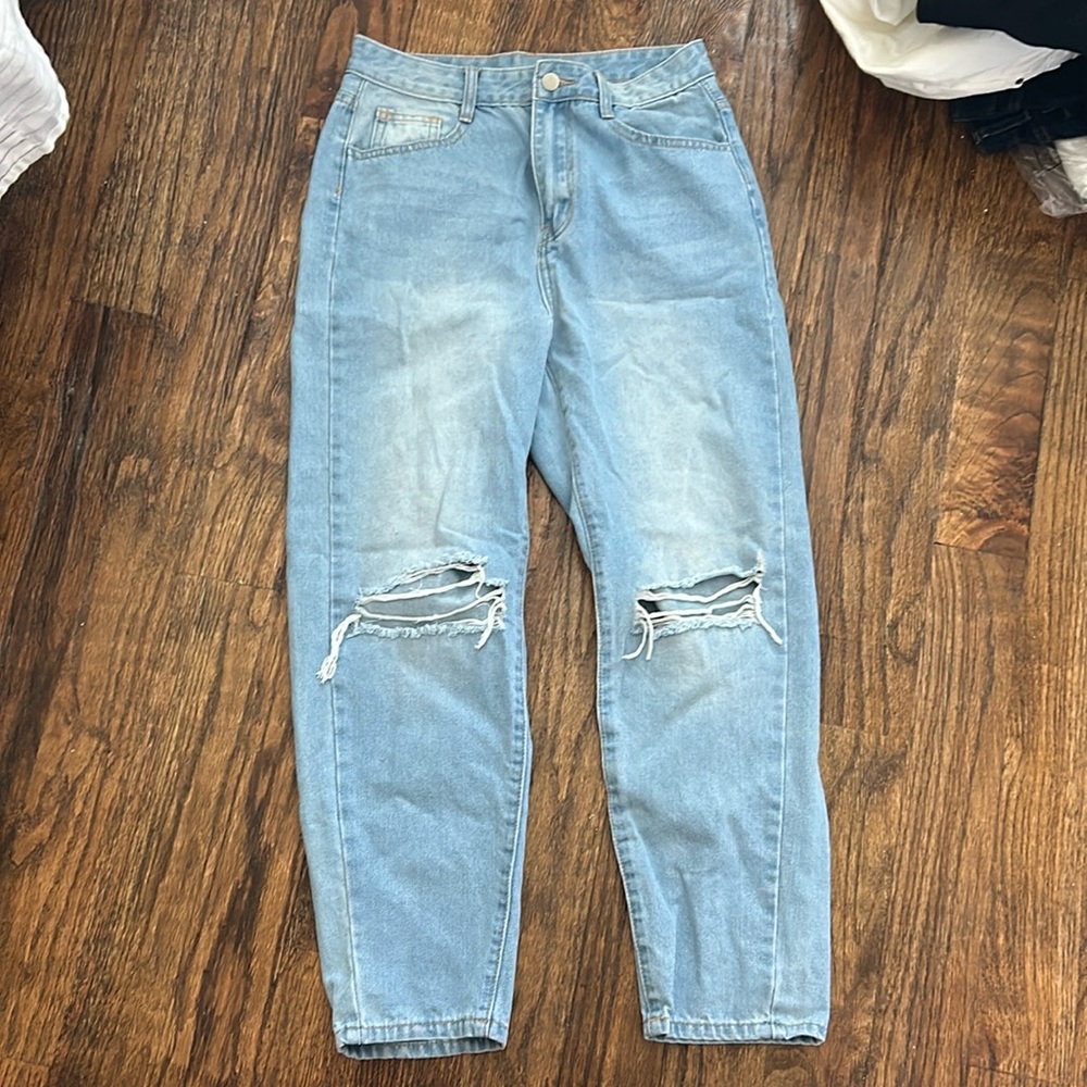 Straight-leg ripped jeans
